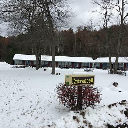 Warrensburg Inn & Suites - 6 Mi To Lake George ภายนอก รูปภาพ