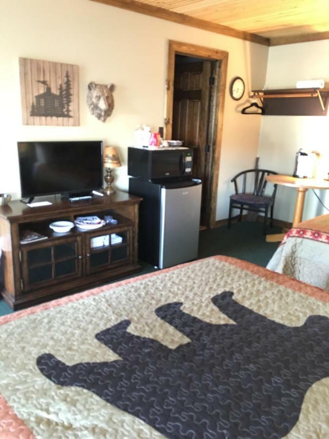 Warrensburg Inn & Suites - 6 Mi To Lake George ภายนอก รูปภาพ