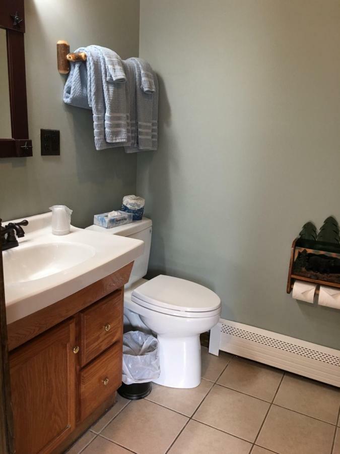 Warrensburg Inn & Suites - 6 Mi To Lake George ภายนอก รูปภาพ